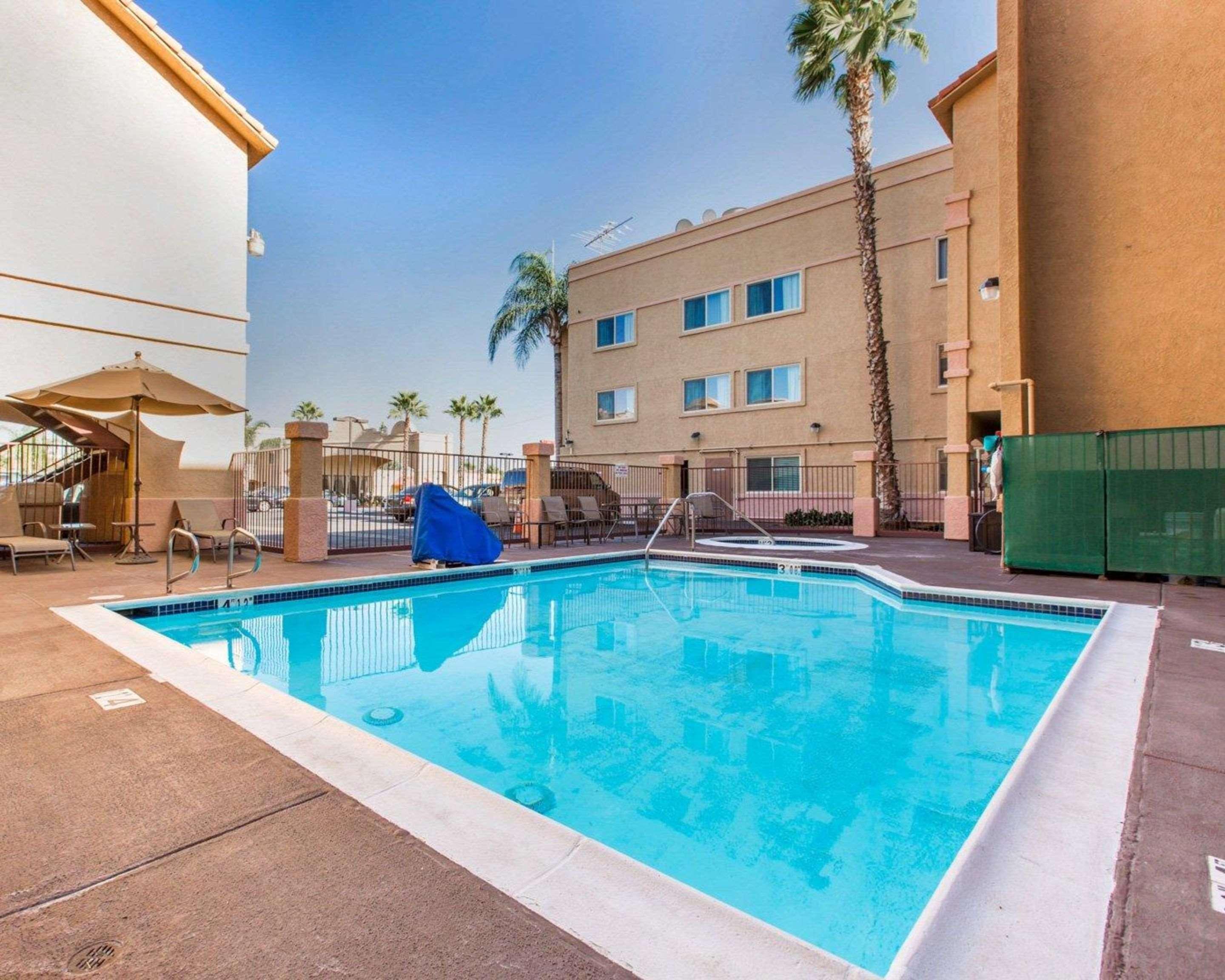 Comfort Inn & Suites Moreno Valley Near March Air Reserve Base Екстер'єр фото