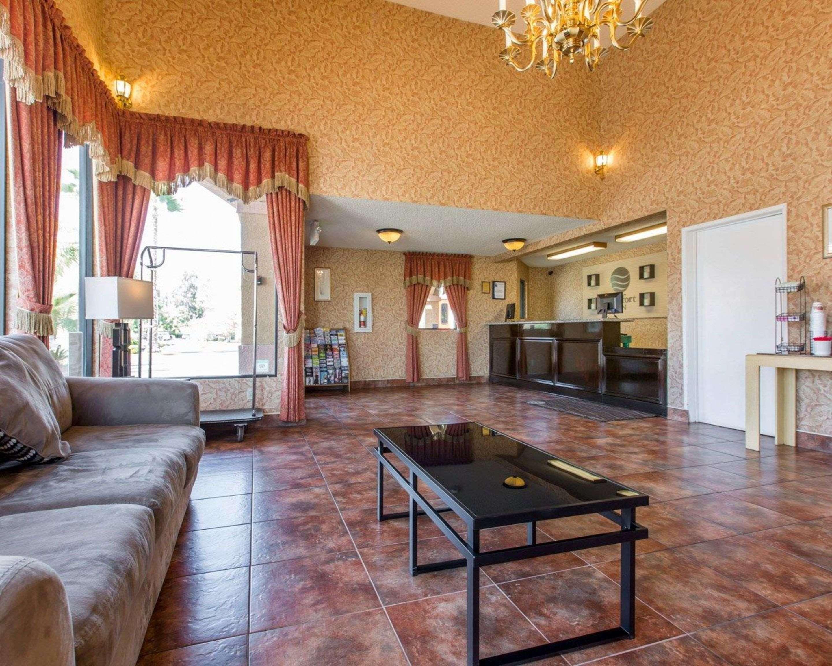 Comfort Inn & Suites Moreno Valley Near March Air Reserve Base Екстер'єр фото