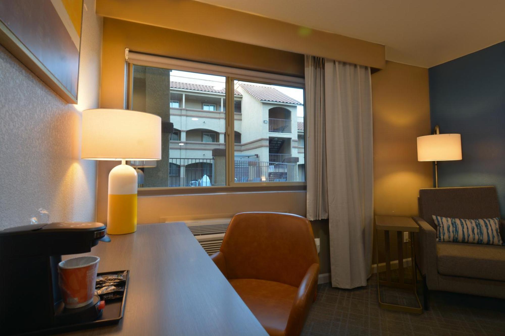 Comfort Inn & Suites Moreno Valley Near March Air Reserve Base Екстер'єр фото