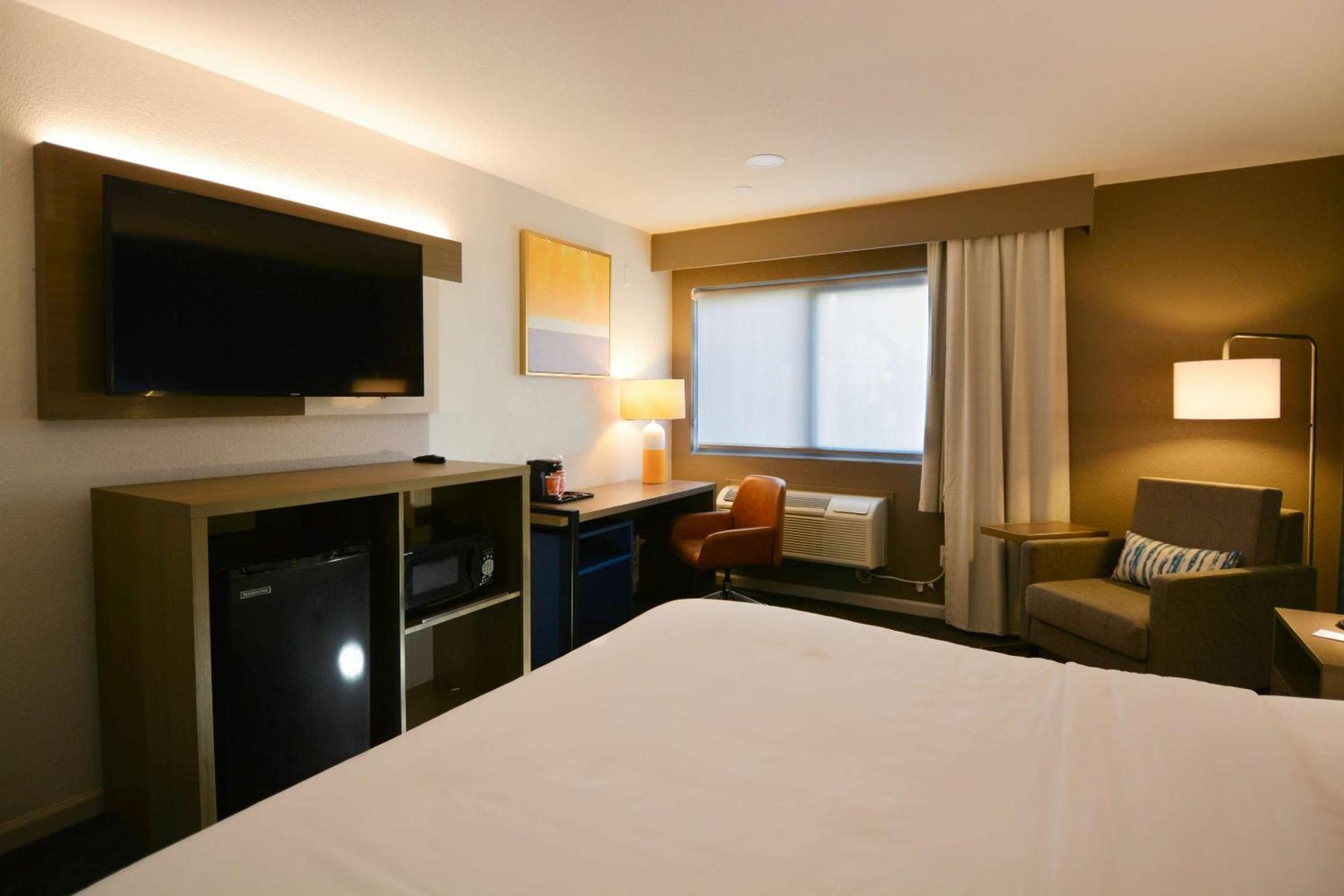 Comfort Inn & Suites Moreno Valley Near March Air Reserve Base Екстер'єр фото