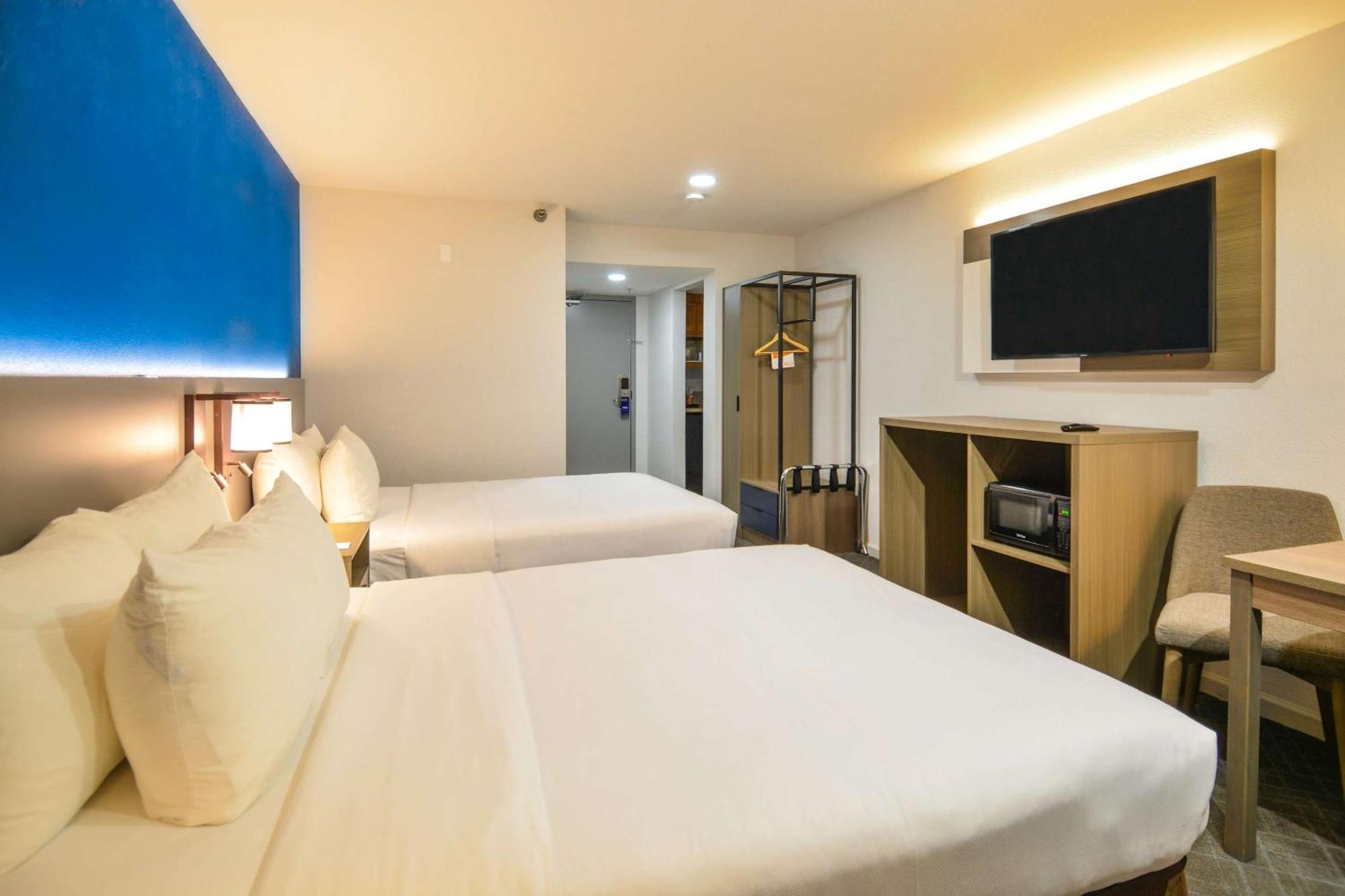 Comfort Inn & Suites Moreno Valley Near March Air Reserve Base Екстер'єр фото