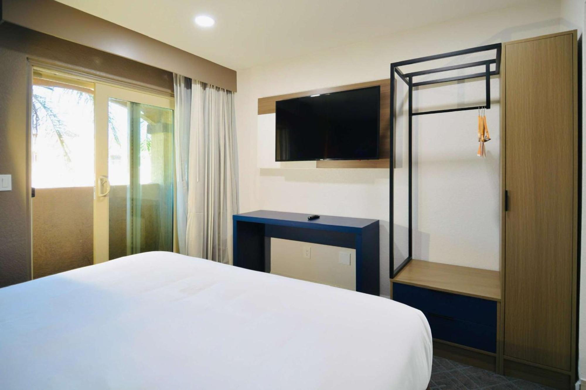 Comfort Inn & Suites Moreno Valley Near March Air Reserve Base Екстер'єр фото
